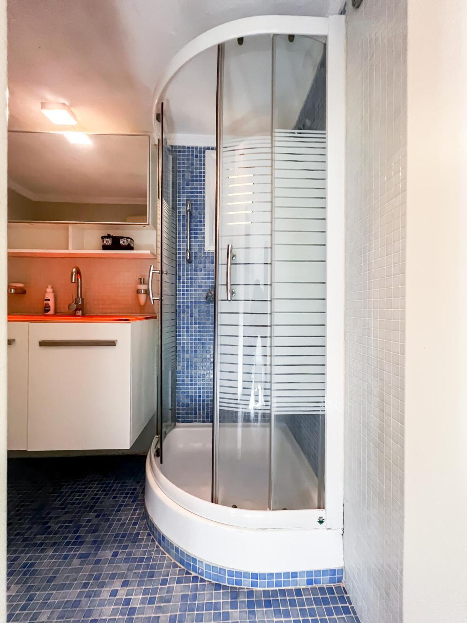 Homevision - Spacious And Warm - Very Apartment *