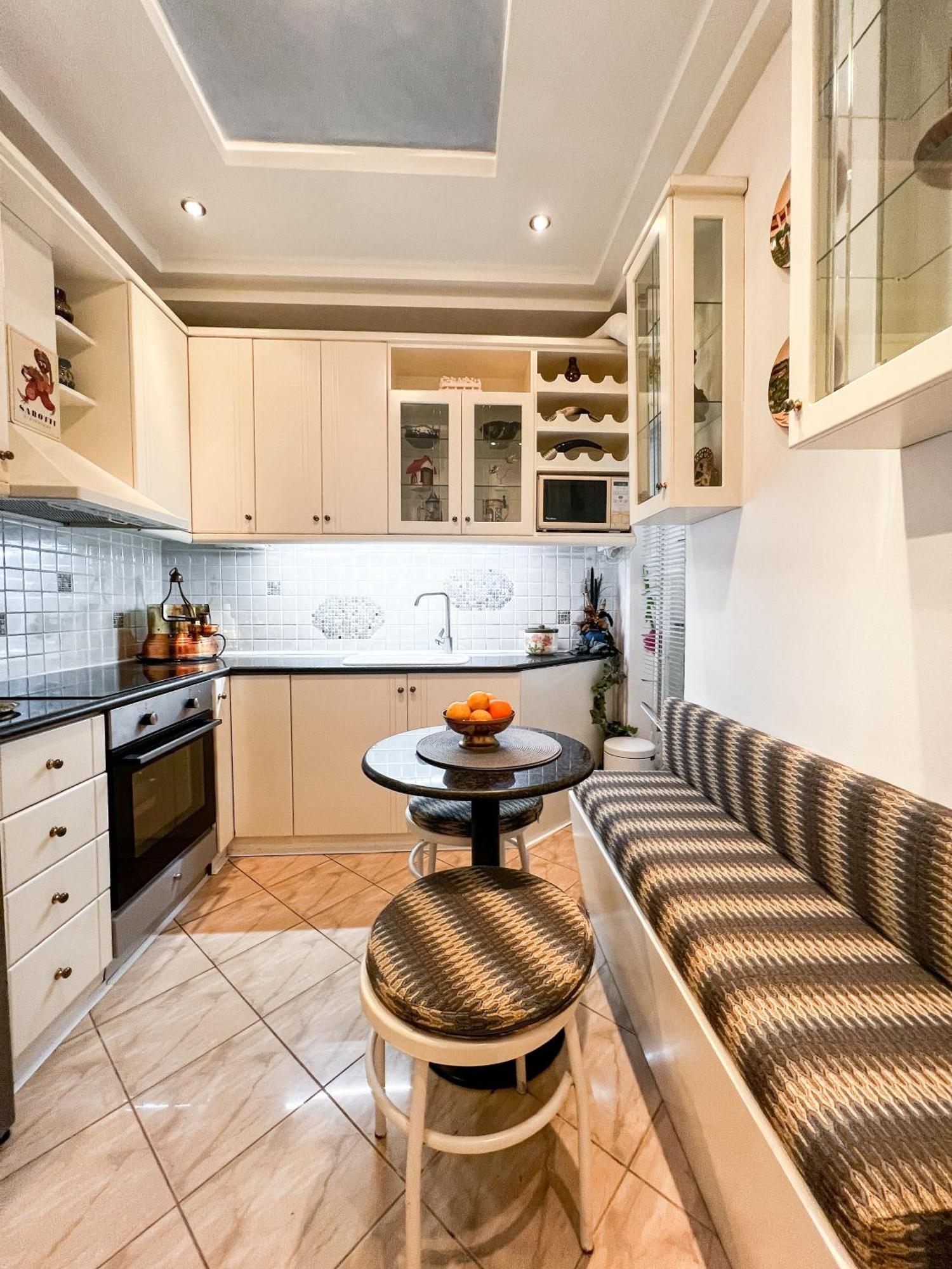Homevision - Spacious And Warm - Very Apartment