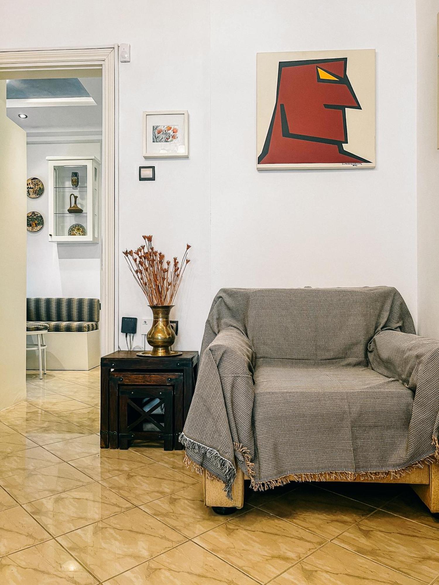 Homevision - Spacious And Warm - Very
