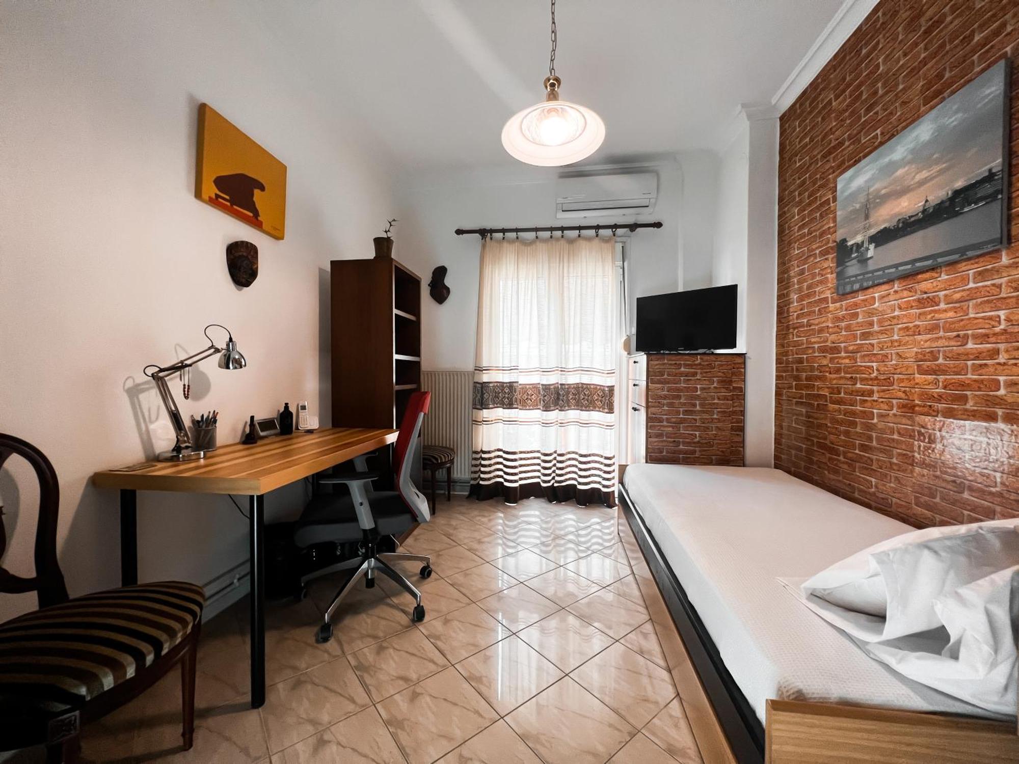 Homevision - Spacious And Warm - Very * Thessaloniki
