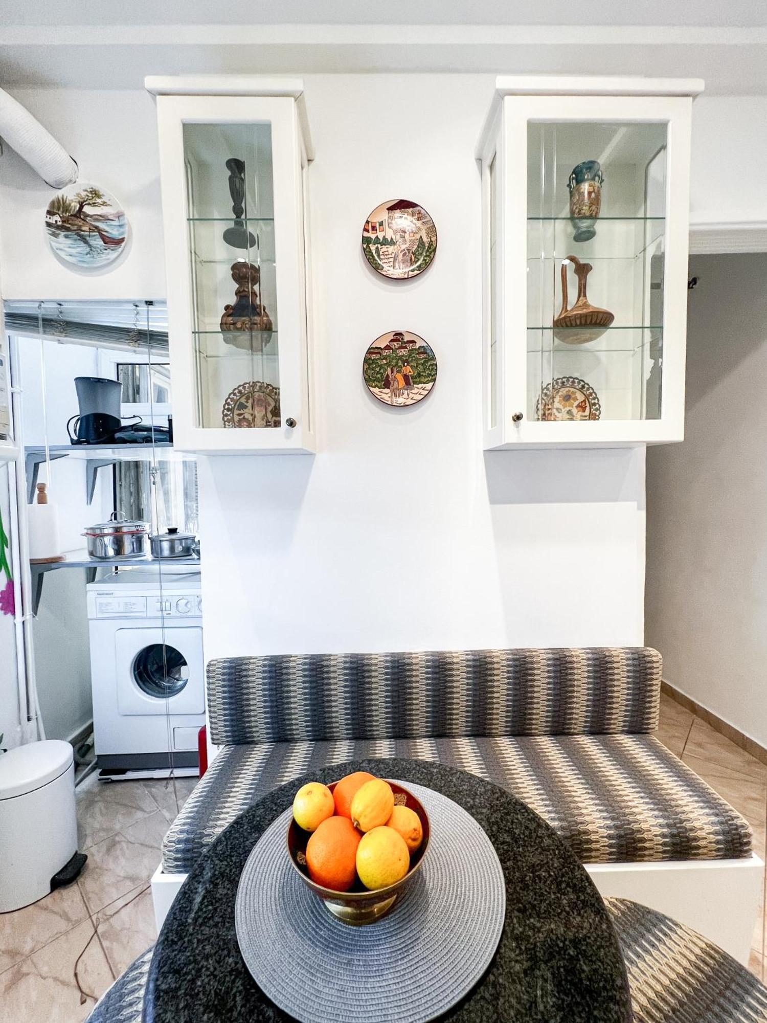 Homevision - Spacious And Warm - Very